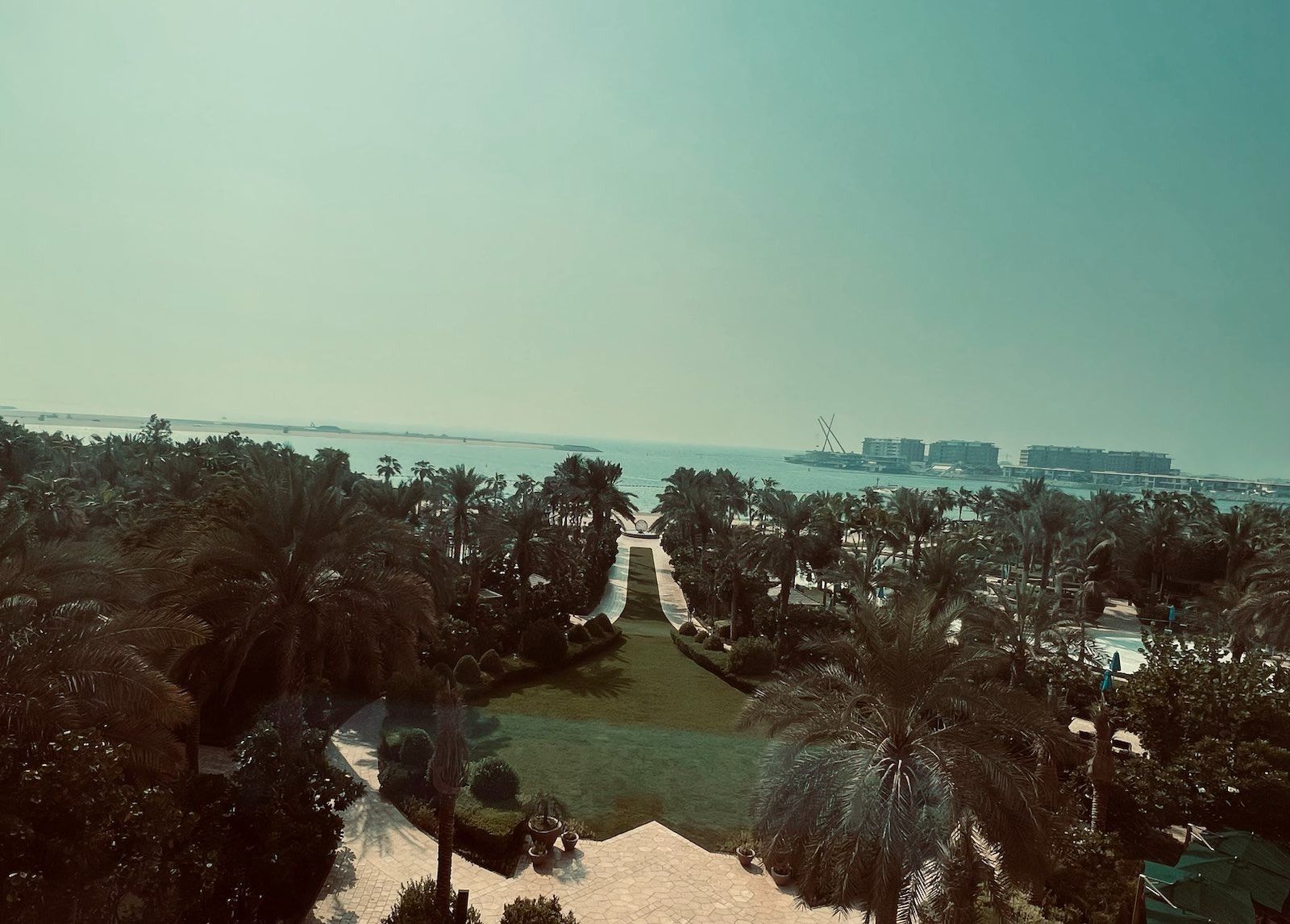 AI in Hotels : four seasons, Dubai